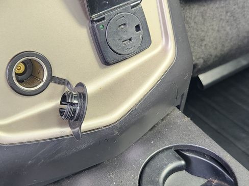 Used 2011 Lincoln MKT AWD w/ 101A Rapid Spec Order Code image 29