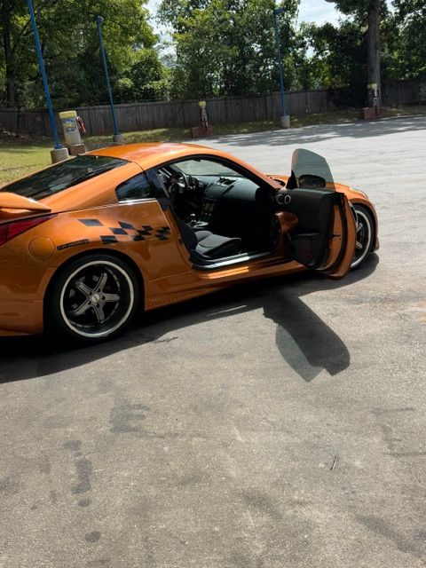 Used 2004 Nissan 350Z Performance w/ Cargo Convenience Pkg RWD image 25