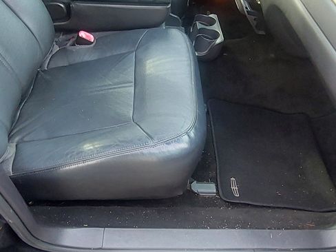 Used 2011 Lincoln Town Car Signature Limited image 11