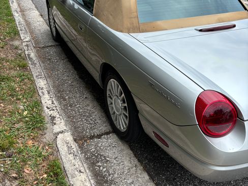 Used 2005 Ford Thunderbird RWD image 4
