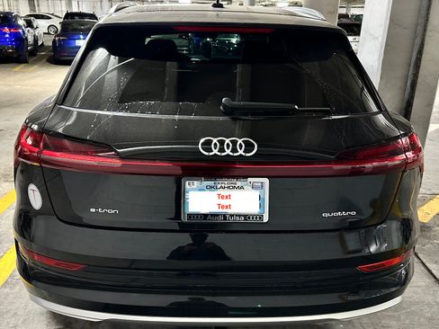 Used 2021 Audi e-tron Prestige w/ Prestige Package image 9