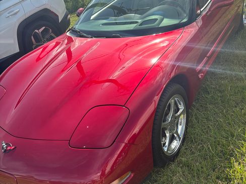 Used 2001 Chevrolet Corvette Convertible w/ Preferred Equipment Group2 RWD image 10