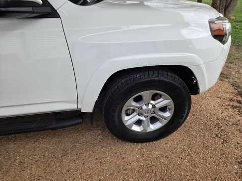 Used 2018 Toyota 4Runner SR5 image 6