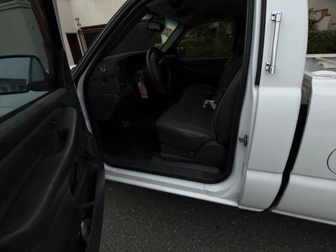 Used 2005 GMC Sierra 1500 W/T RWD image 8