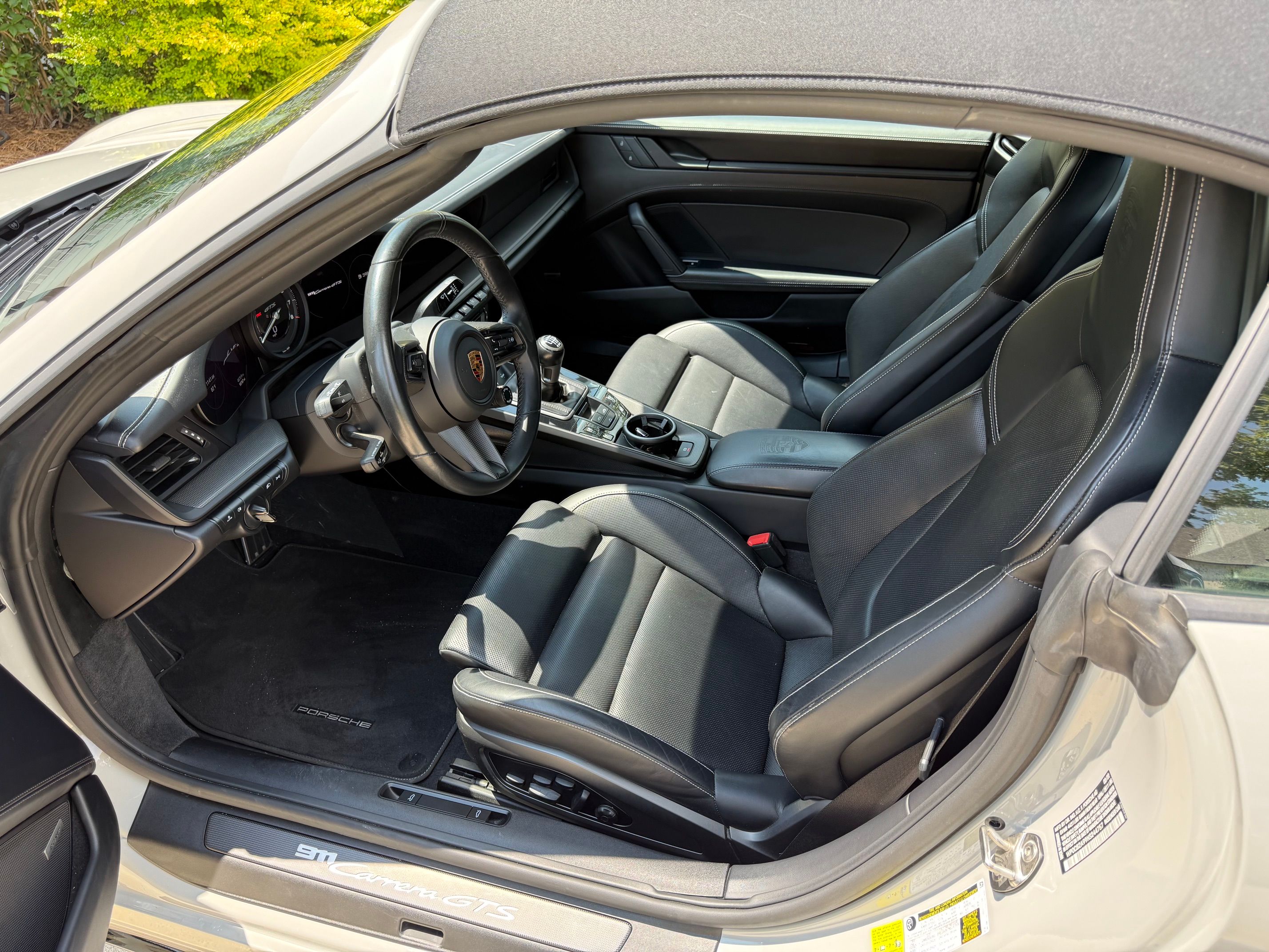 Used 2022 Porsche 911 Cabriolet image 9
