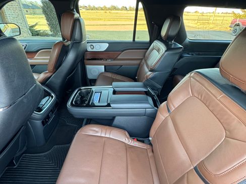 Used 2023 Lincoln Navigator L Reserve image 10