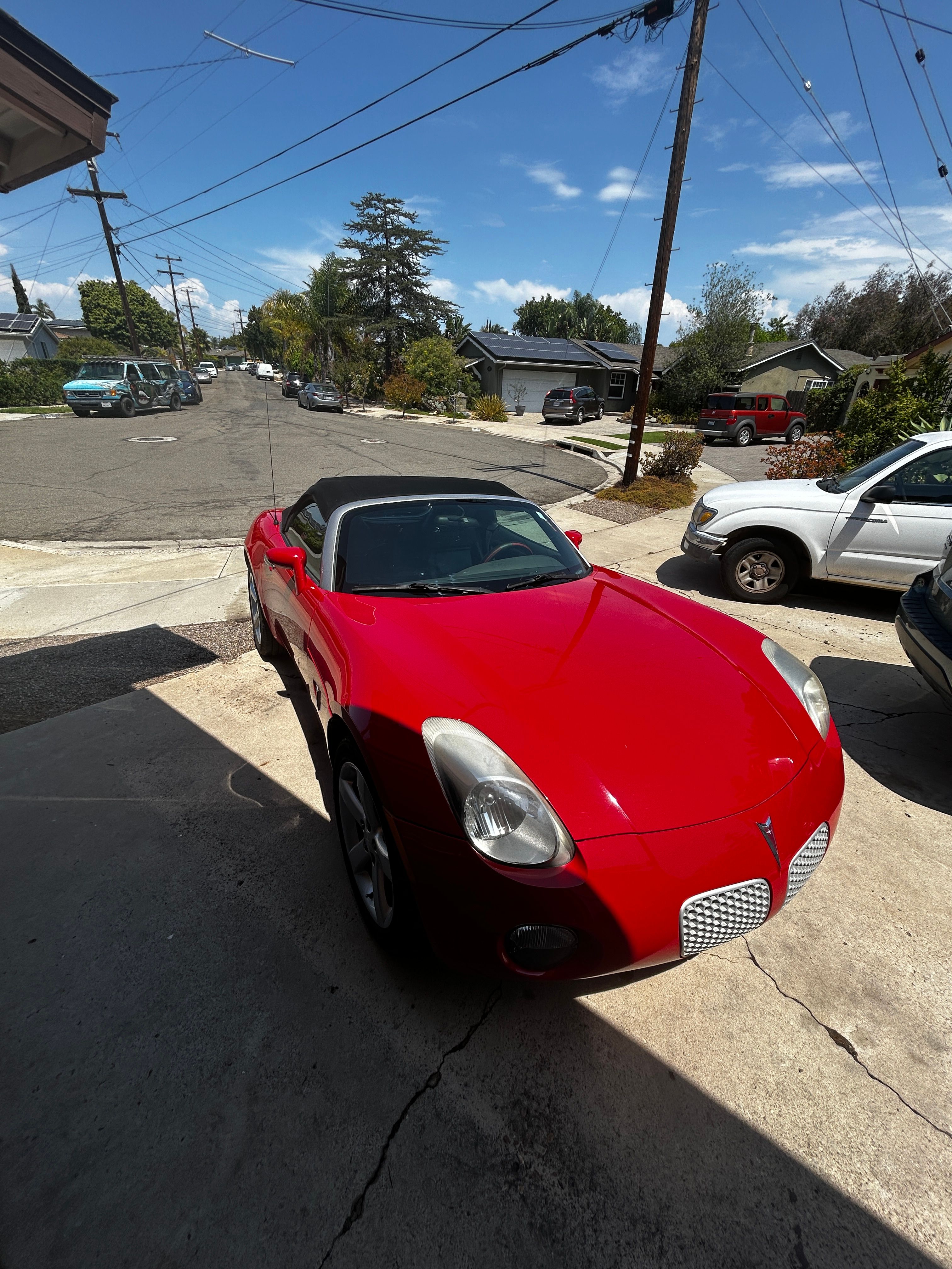 Used 2006 Pontiac Solstice Convertible w/ Premium Package RWD image 2