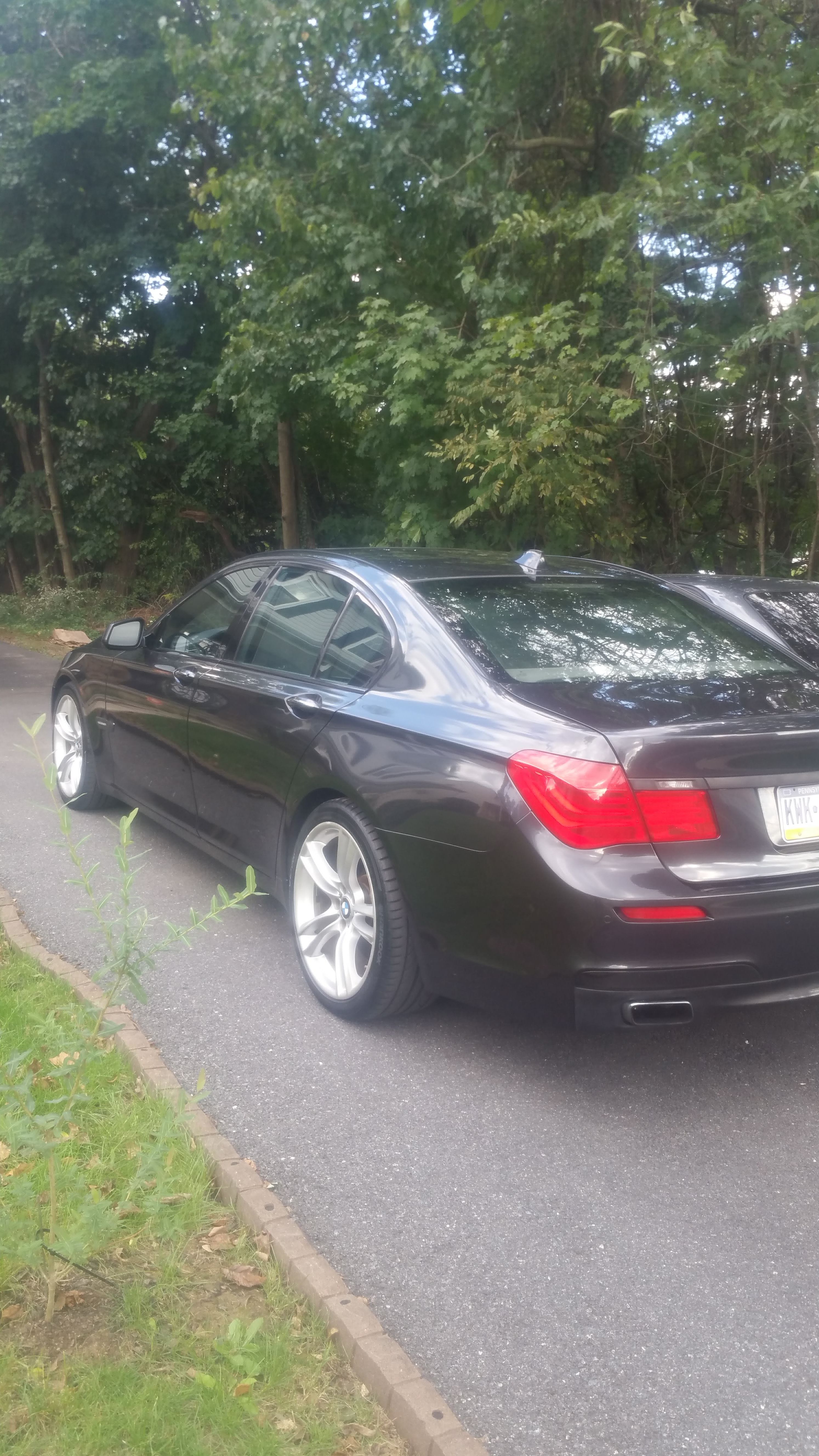 Used 2011 BMW 750i RWD image 16