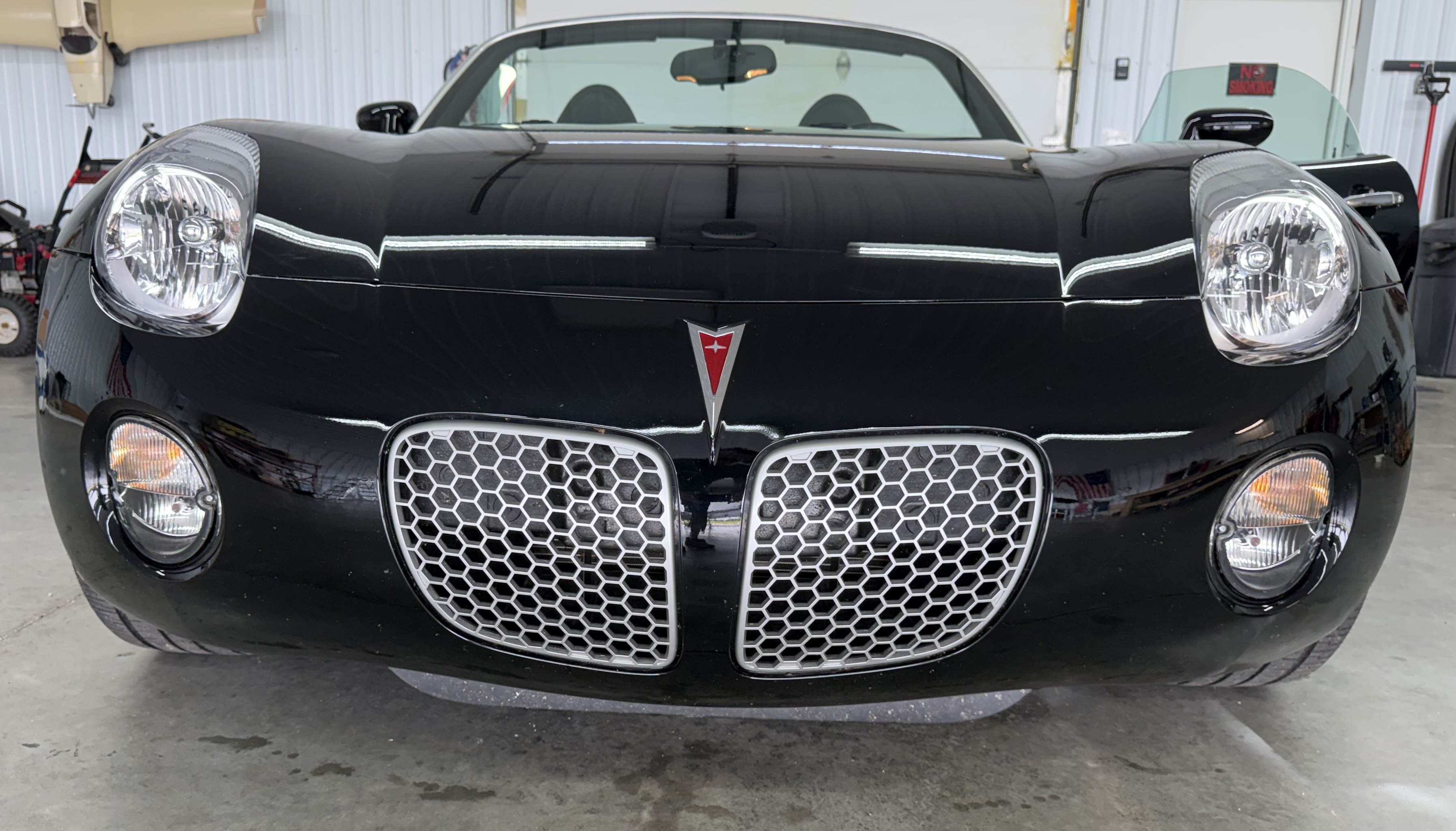 Used 2008 Pontiac Solstice Convertible w/ Premium Package RWD image 2