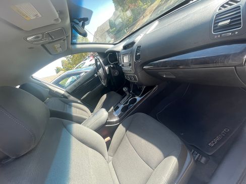 Used 2014 Kia Sorento LX image 6