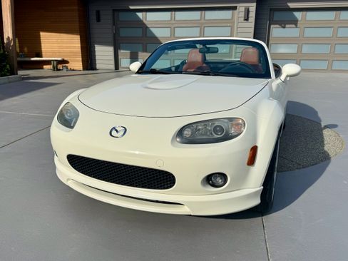 Used 2007 MAZDA MX-5 Miata Grand Touring w/ Premium Pkg image 5