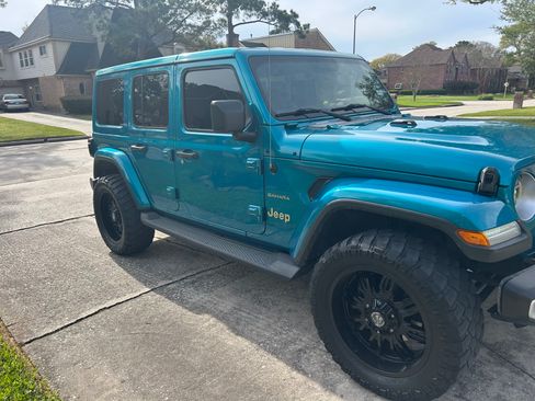 Used 2019 Jeep Wrangler Unlimited Sahara image 4