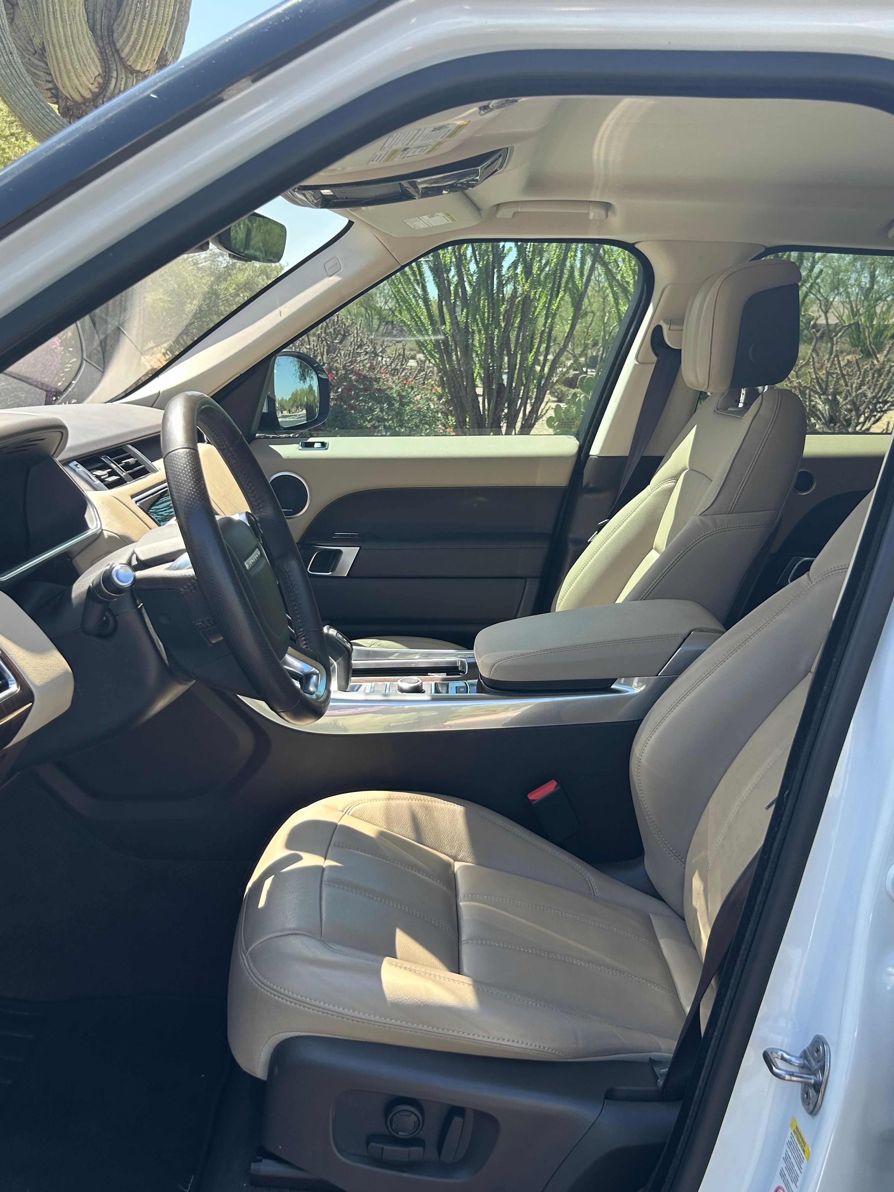 Used 2019 Land Rover Range Rover Sport SE AWD/4WD image 12