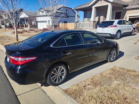 Used 2016 Toyota Camry SE image 4