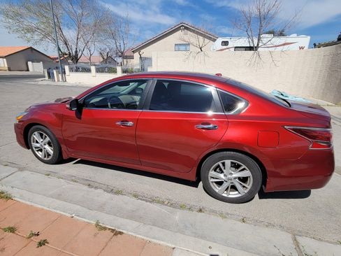 Used 2015 Nissan Altima 2.5 SV w/ Convenience Package image 4