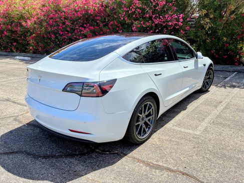 Used 2018 Tesla Model 3 Long Range RWD image 2