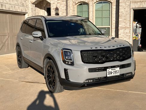 Used 2021 Kia Telluride SX w/ SX Prestige Package image 24