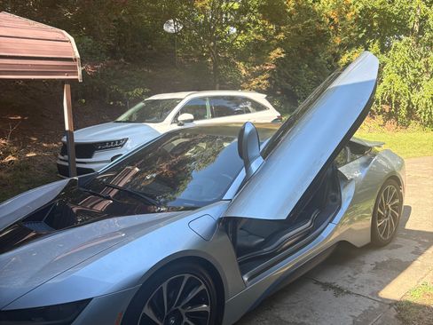 Used 2015 BMW i8 AWD/4WD image 2