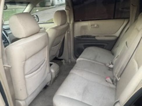Used 2006 Toyota Highlander 2WD w/ 3rd Row image 9