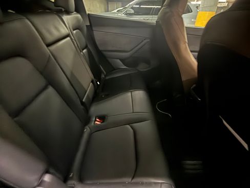 Used 2023 Tesla Model Y 2WD image 8