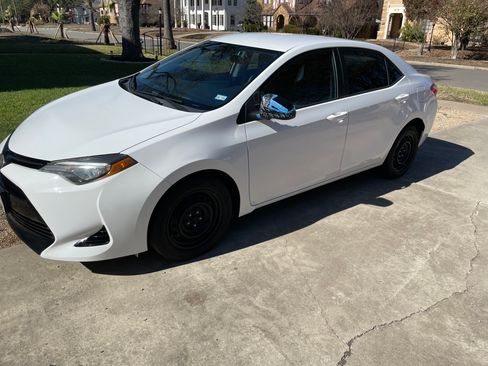 Used 2018 Toyota Corolla XSE image 4