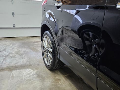 Used 2016 Ford Escape SE w/ SE Chrome Package image 2