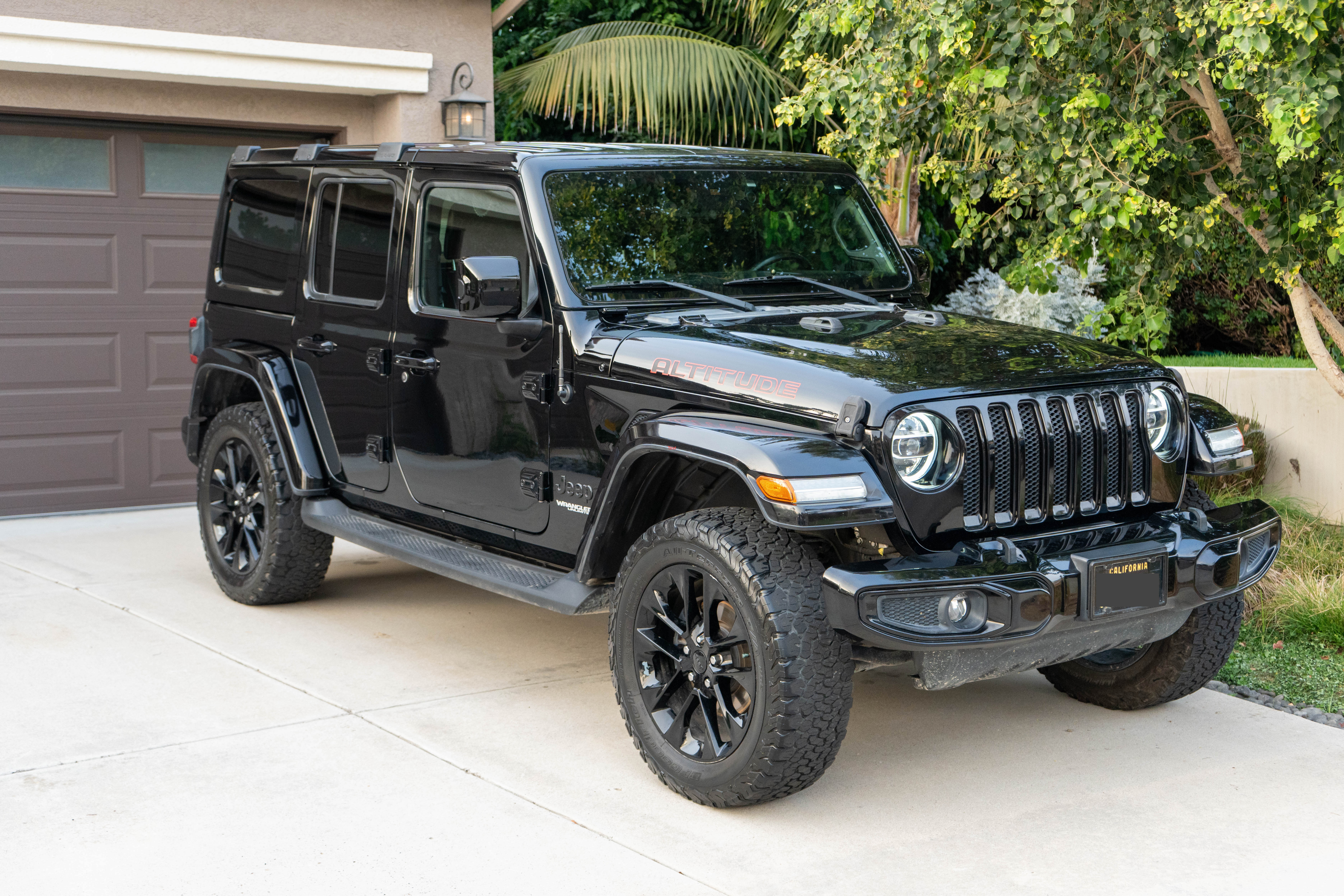 Used 2020 Jeep Wrangler Unlimited Sahara AWD/4WD image 11