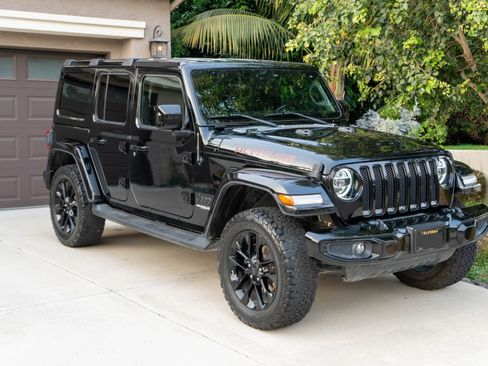 Used 2020 Jeep Wrangler Unlimited Sahara AWD/4WD image 11