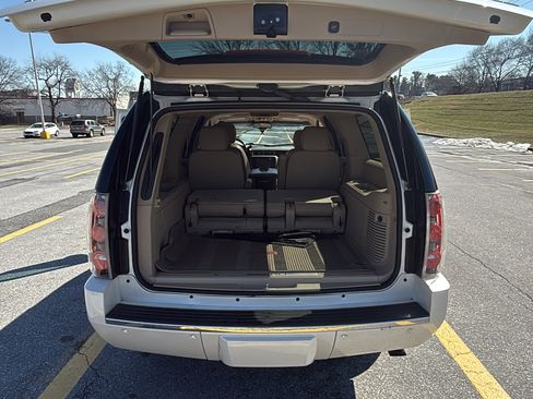 Used 2014 GMC Yukon XL Denali image 8
