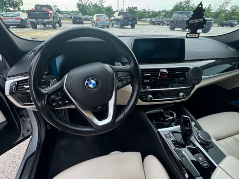 Used 2020 BMW 530i xDrive w/ Premium Package AWD/4WD image 6