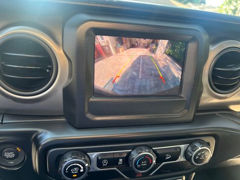 Used 2018 Jeep Wrangler Unlimited Sport image 15