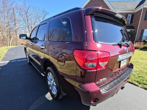 Used 2010 Toyota Sequoia Platinum image 6