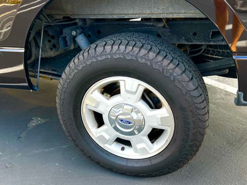 Used 2013 Ford F150 XLT w/ Trailer Tow Pkg image 6