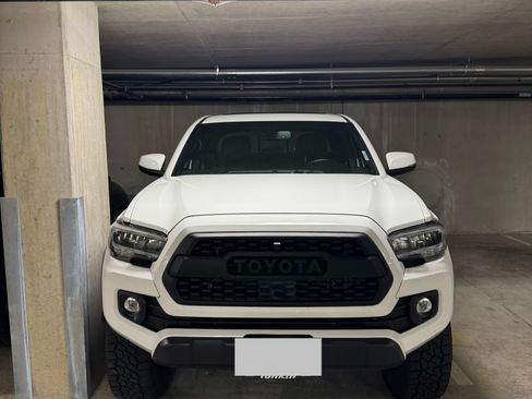 Used 2023 Toyota Tacoma TRD Off-Road w/ TRD Premium Off Road Package AWD/4WD image 8