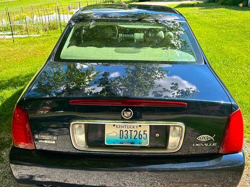 Used 2004 Cadillac De Ville w/ Equipment Group FWD image 4
