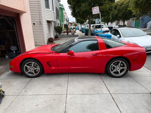 Used 2000 Chevrolet Corvette Coupe w/ Roof Pkg RWD image 5
