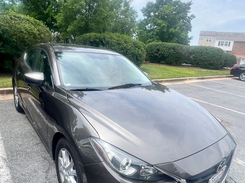 Used 2014 MAZDA MAZDA3 i Touring w/ Technology Package FWD image 4