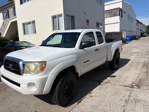 Used 2006 Toyota Tacoma 4x4 Access Cab V6 w/ SR5 Pkg #2 image 4