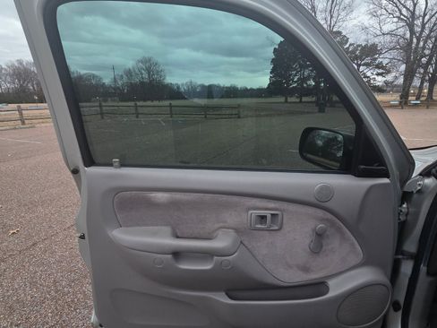 Used 2004 Toyota Tacoma 2WD Regular Cab w/ Enhancement Pkg image 11