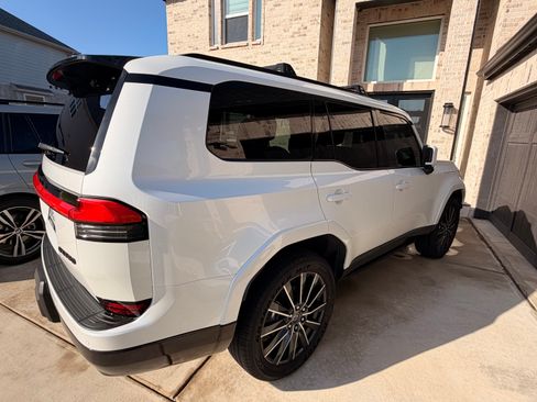 Used 2025 Lexus GX 550 w/ Accessory Package (Z1) image 13