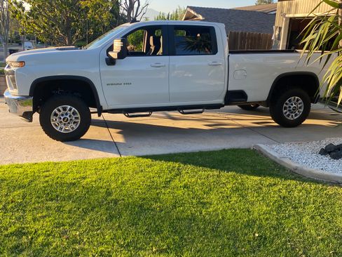 Used 2022 Chevrolet Silverado 2500 LT w/ Convenience Package image 4