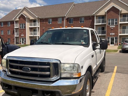 Used 2002 Ford F250 2WD SuperCab Super Duty image 1