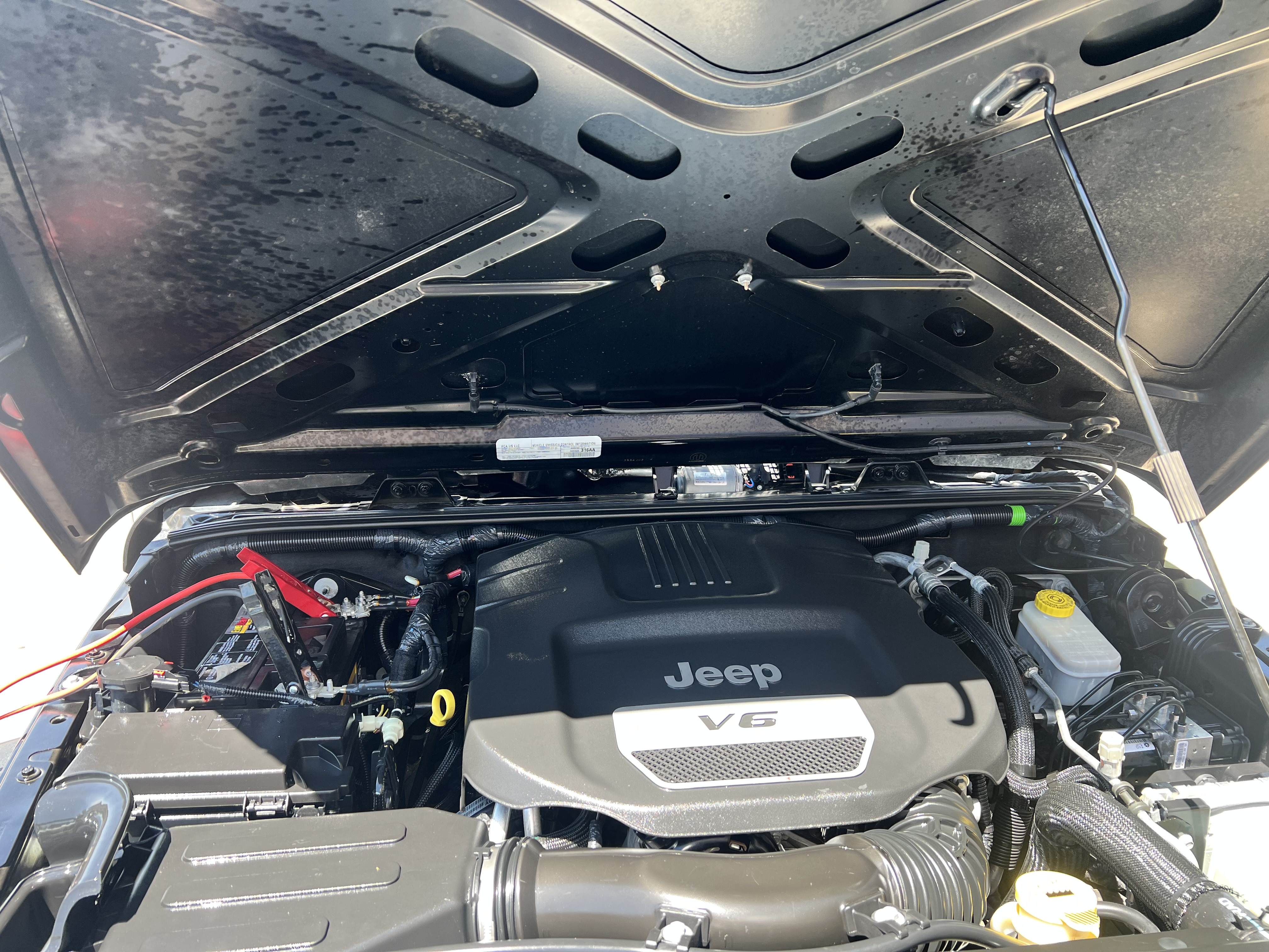 Used 2018 Jeep Wrangler Unlimited Sport w/ Connectivity Group AWD/4WD image 6