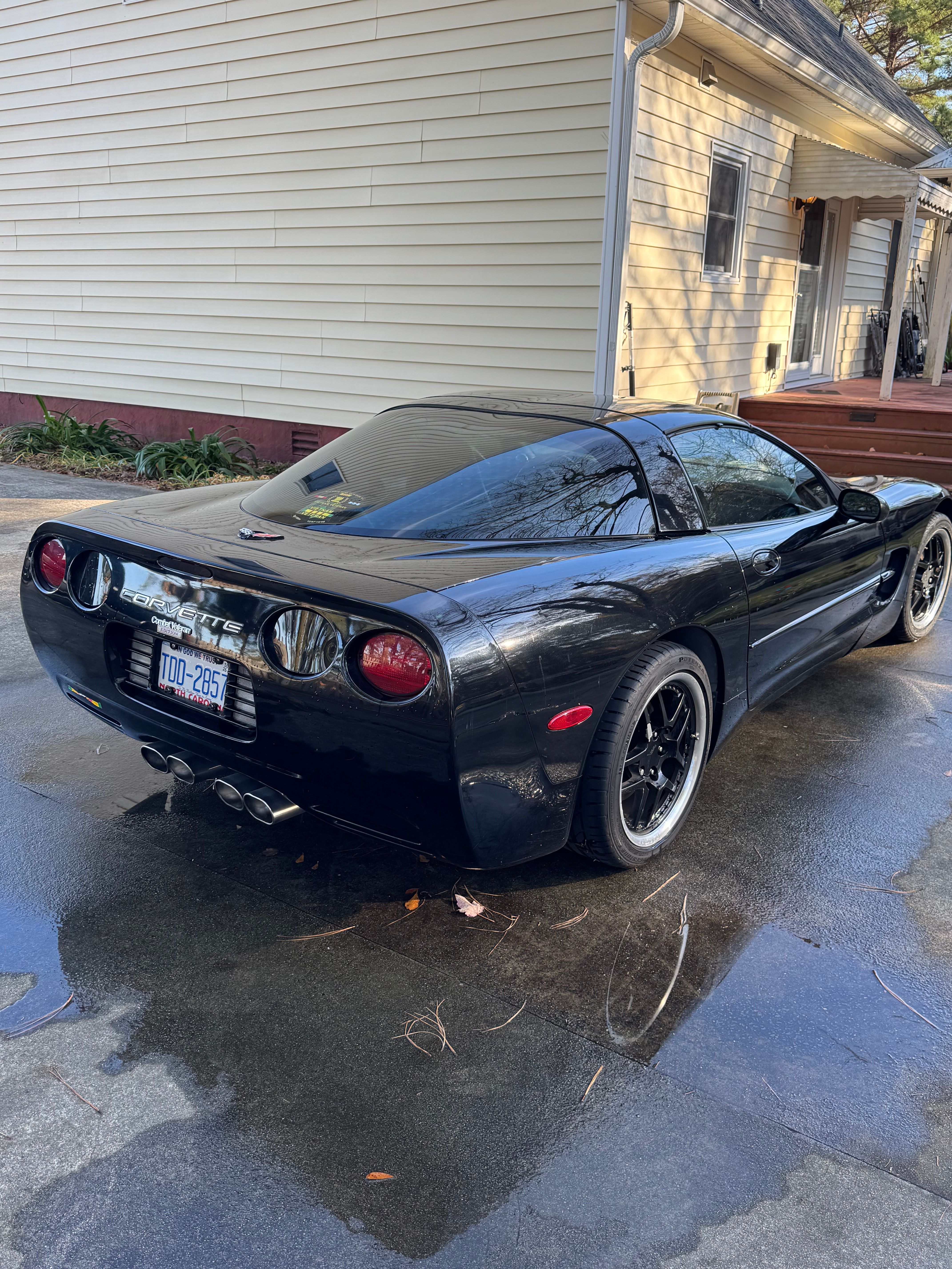 Used 2000 Chevrolet Corvette Coupe w/ Roof Pkg RWD image 2