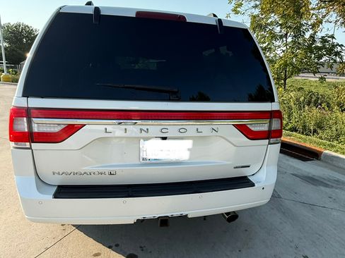 Used 2015 Lincoln Navigator L 4WD image 2