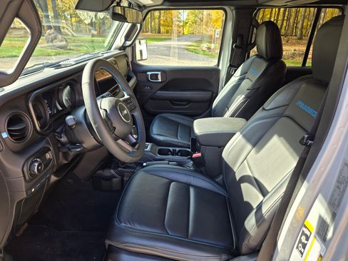 Used 2024 Jeep Wrangler Unlimited Rubicon 4xe w/ Convenience Group image 6