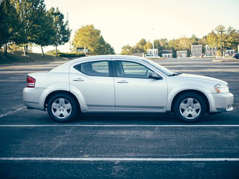 Used 2010 Dodge Avenger SXT image 20