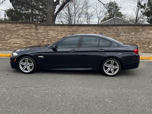 Used 2011 BMW 550i xDrive Sedan image 9