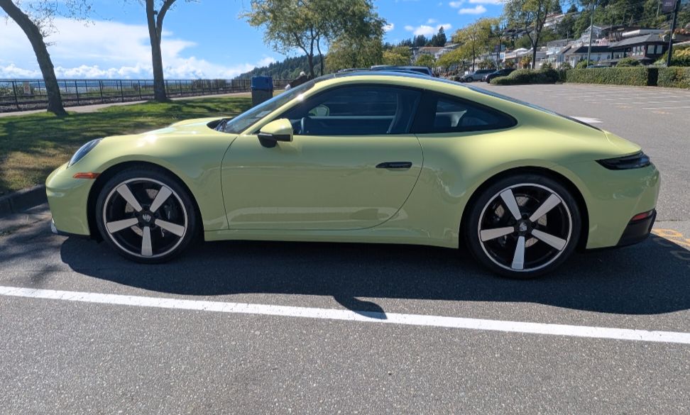 Used 2025 Porsche 911 Carrera RWD image 4