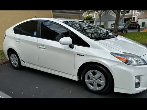 Used 2011 Toyota Prius Three image 2